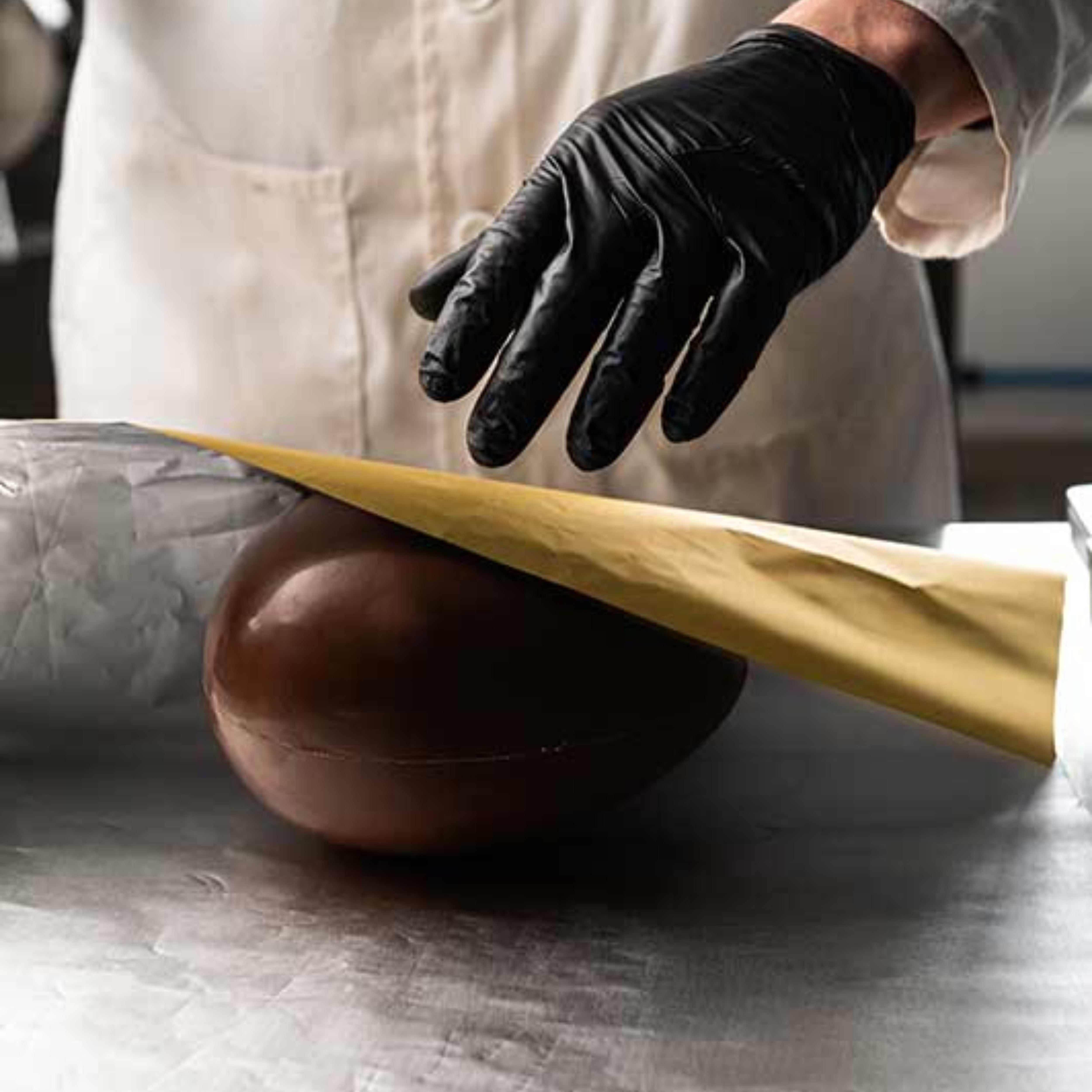 Uovo di Pasqua al Cioccolato al Latte SENZA ZUCCHERI AGGIUNTI Vegano Senza Glutine Senza Latte Senza Uova Mr Sciocco 300g